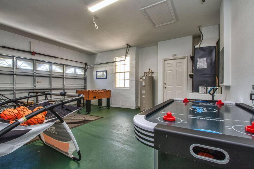Holiday home Pool In Famous Windsor Palms 4 Miles To Disney, Free Amenities *