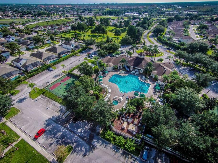 Pool In Famous Windsor Palms 4 Miles To Disney, Free Amenities