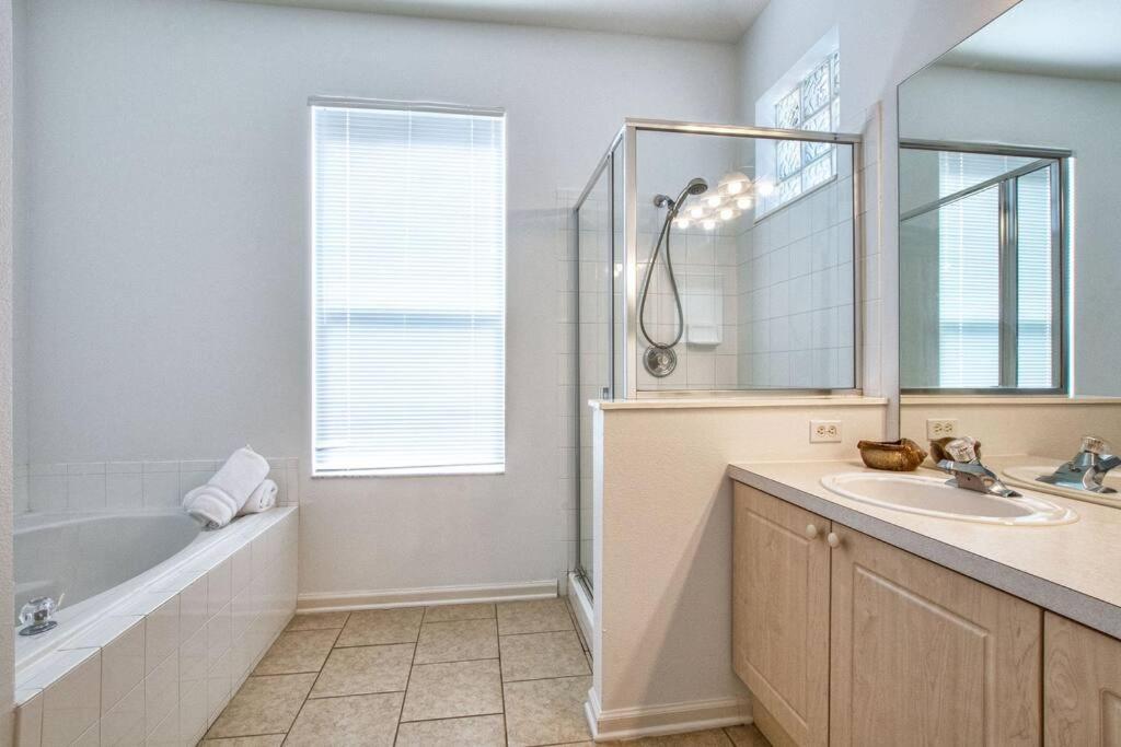 Holiday home Pool In Famous Windsor Palms 4 Miles To Disney, Free Amenities