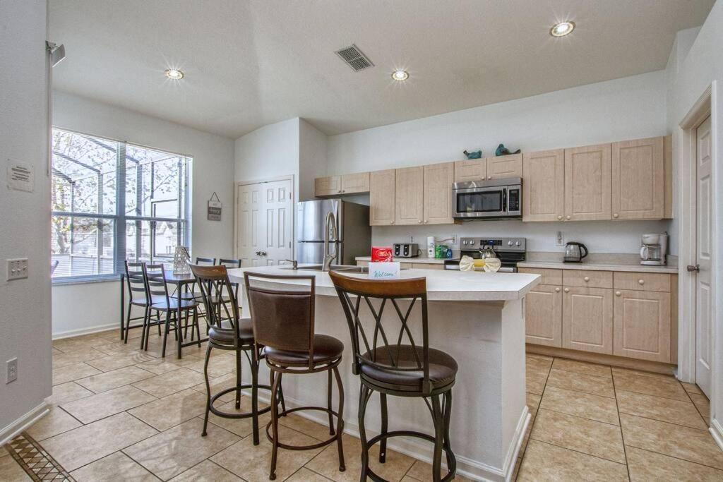 Pool In Famous Windsor Palms 4 Miles To Disney, Free Amenities Holiday home