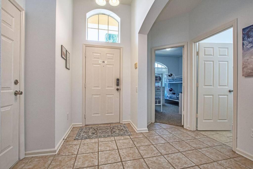 Pool In Famous Windsor Palms 4 Miles To Disney, Free Amenities Holiday home *
