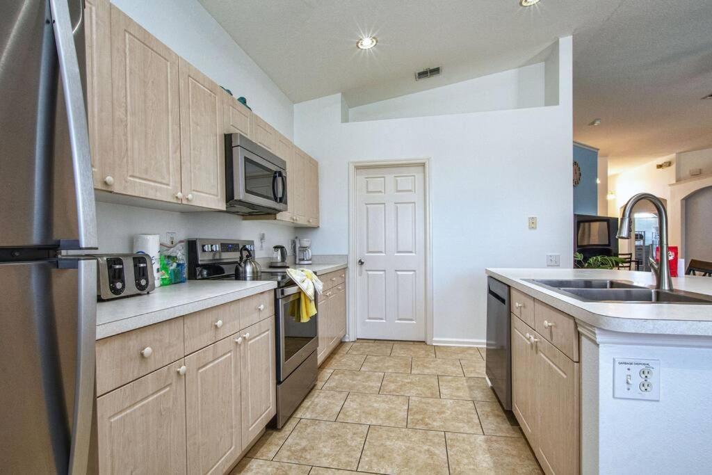 Pool In Famous Windsor Palms 4 Miles To Disney, Free Amenities Holiday home